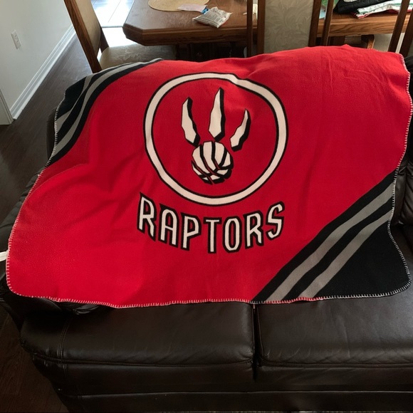 NBA Raptors Canadian Basketball Team light weight Fleece Throw blanket - Picture 4 of 7